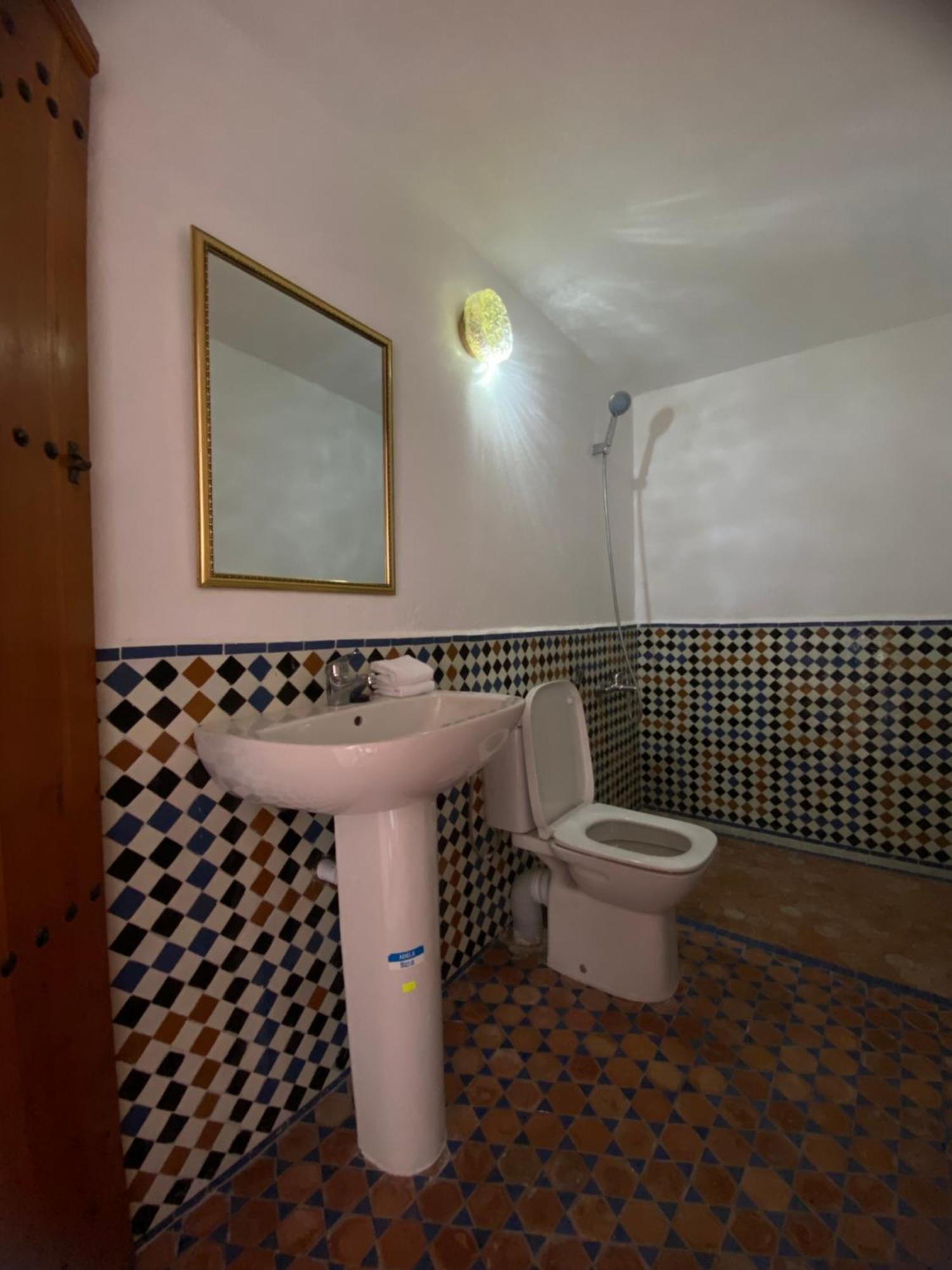 Tarbi'aat Tetaoun 44 Hotel Tetouan Bagian luar foto